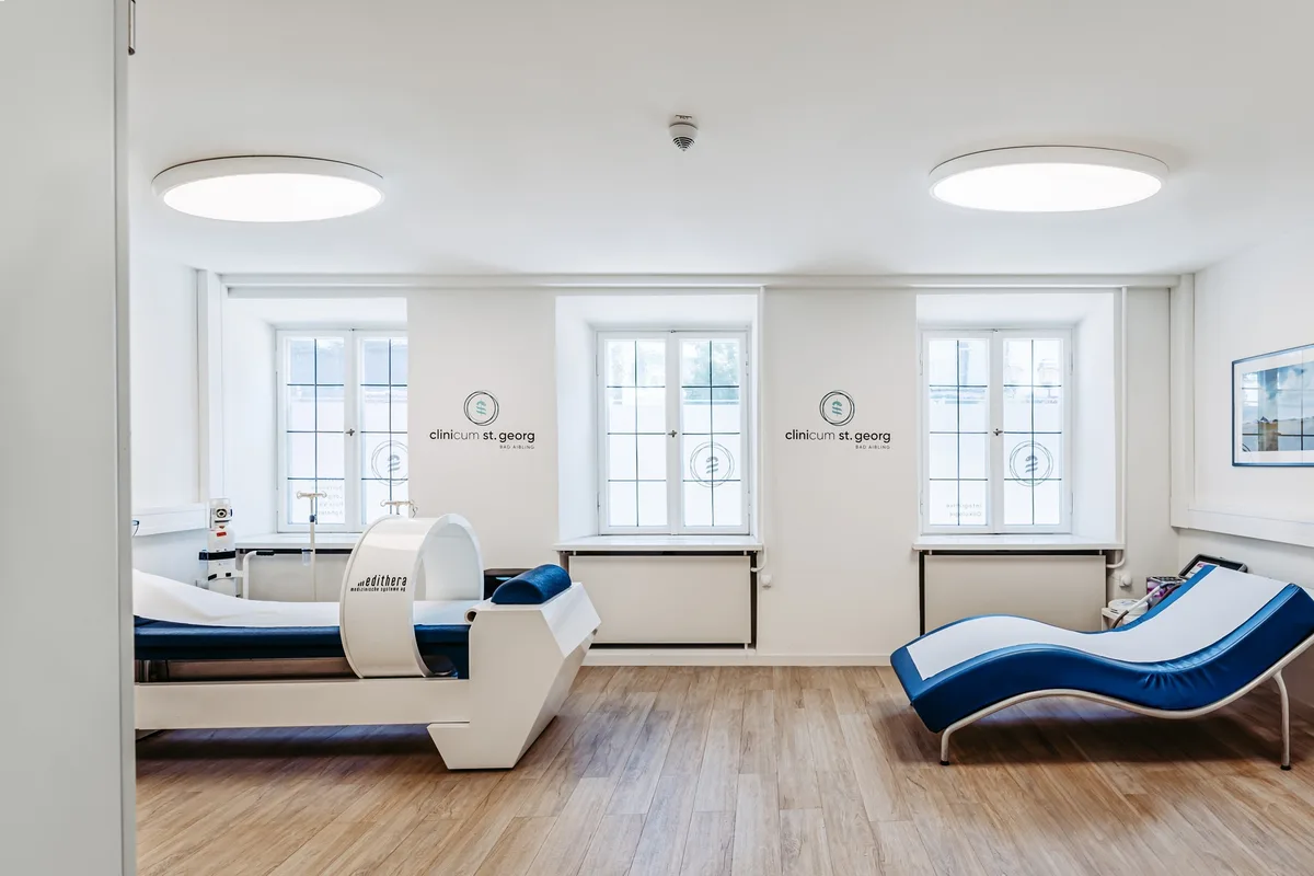 A bright treatment room at St. George Hospital in Bad Aibling
